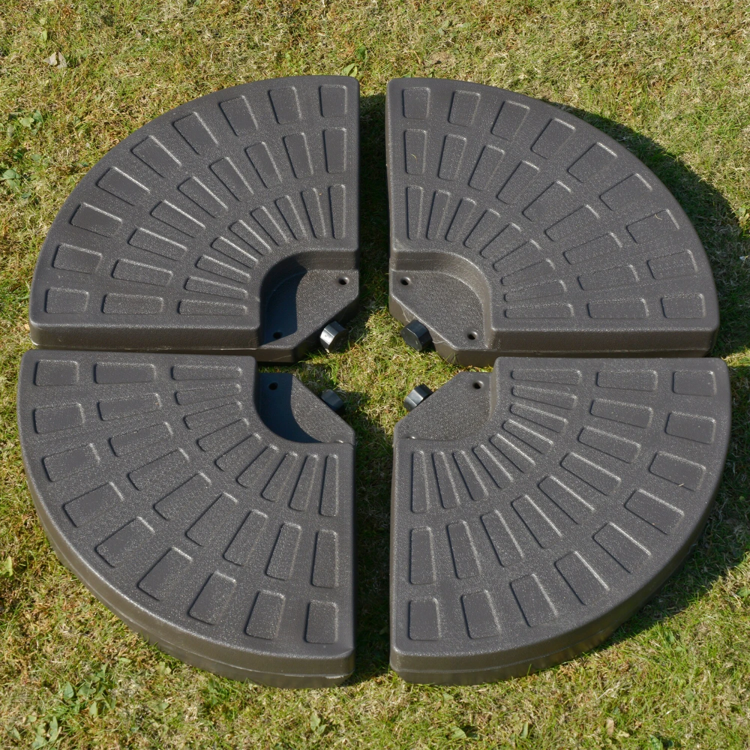 Outsunny Sonnenschirmständer 4-teilig Befüllbar Kaffee 100 X 100 X 10,5 Cm (LxBxH) | Sonnenschirmständer Schirmständer Schirmfuß 5 Outsunny Sonnenschirmständer 4-teilig Befüllbar Kaffee 100 X 100 X 10,5 Cm (LxBxH) | Sonnenschirmständer Schirmständer Schirmfuß – Bild 5